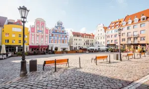 Kolorowy Rynek w Szczecinie, idealne miejsce na relaks i odkrywanie atrakcji dla dorosłych.