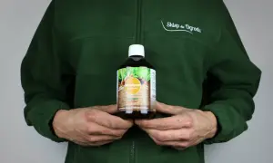 Wrotycz ekstrakt, naturalny środek mikrobiologiczny, który pomoże pozbyć się pędraków z Twojego ogrodu.