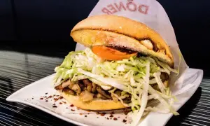 Ile kosztuje kebab w 2026? Ceny, porady i jak nie przepłacić?