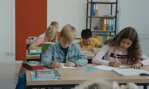 Fobia szkolna to nie lenistwo! Rozpoznaj lęk i pomóż dziecku