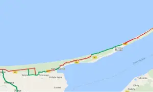 Mapa z zaznaczoną trasą rowerową R10, w tym fragmentem wiodącym przez Krynicę Morską.