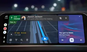 Un bug Android Auto affiche une notification de message et la musique en même temps.