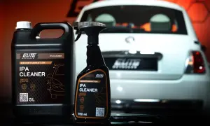 Dwa opakowania IPA CLEANER marki Elite Detailer, w tym 5L kanister i butelka z atomizerem 750ml. Czy alkohol izopropylowy jest szkodliwy? Ten produkt jest bezpieczny dla lakieru samochodowego.