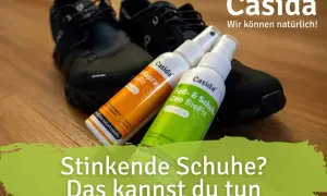 Stinkende Schuhe? Casida Fuß- & Schuh-Deo BioFit hilft natürlich gegen Geruch und für frische Füße.