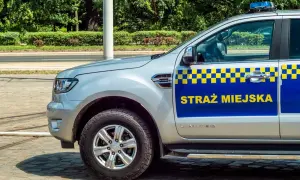 Parkowanie na osiedlu: Czy straż miejska może dać mandat? Sprawdź!