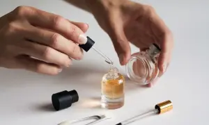 Jak przelać perfumy do innej butelki bez ryzyka utraty zapachu