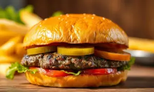 Ile kalorii ma burger wołowy? Zaskakujące różnice w kaloryczności