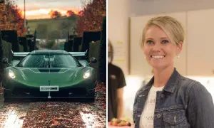 Halldora von Koenigsegg ler glatt bredvid en grön Koenigsegg-bil i höstlandskap.