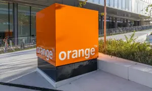 Pomarańczowy sześcian z logo Orange. Czy to właśnie tutaj tkwi odpowiedź na pytanie, dlaczego Orange ma słaby zasięg?