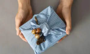 Kreatywne pakowanie książki na prezent: Furoshiki, Eko i DIY