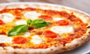 Jak zrobić pizzę w domu - proste przepisy i sekrety smaku