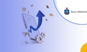 Grafika symbolizująca wzrost wartości na koncie inwestycyjnym PKO. Widoczny telefon, klepsydra, monety i strzałka w górę.