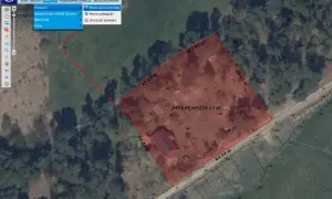 Mapa geoportalu pokazuje działkę z zaznaczonymi wymiarami: 23,92 m, 37,43 m, 52,40 m, 63,54 m. To pomocne, jak sprawdzić wymiary działki po numerze.