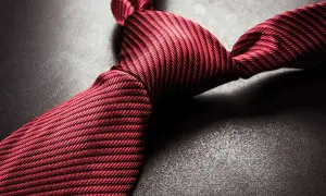 Krawat na 40 urodziny: Jaki wzór będzie idealny dla jubilata?