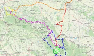 Trasy motocyklowe Mazowieckie: malownicze drogi przez Sudety i Kotlinę Kłodzką, idealne na weekendową wyprawę.
