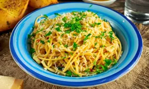 Spaghetti Aglio e Olio: Sekret idealnego przepisu w 15 min!