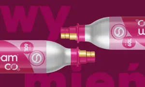 Dwa naboje do saturatora SodaStream, gotowe do wymiany.