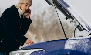 Padł akumulator w Keyless? Odpal auto na kable bez stresu!