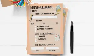Ein Formular für eine **Entschuldigung schreiben Schule** liegt bereit, daneben liegen Buntstifte und ein Füller.