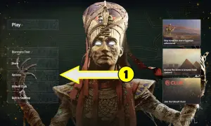 Menu główne gry z opcją "Play", nawiązujące do klimatu Assassin's Creed 1 spolszczenie. Widoczna postać w staroegipskim stroju.