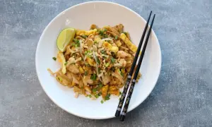 Pad Thai jak z Bangkoku? Prosty przepis na idealny smak.
