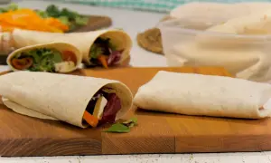 Frische Wraps mit Gemüse und Käse, perfekt für schnelle wraps rezepte.
