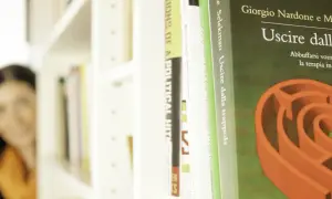 Libro "Uscire dalla trappola" di Nardone e Seleman, che tratta la terapia breve strategica e le sue controindicazioni.