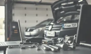 Ile zarabia mechanik z własnym warsztatem? Odkryj prawdę o dochodach