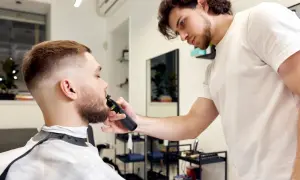 Ile zarabia barber w Polsce? Zarobki pracownika i właściciela