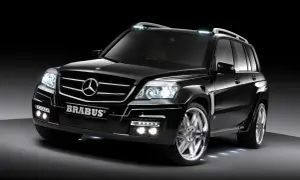 Svart Mercedes GLK 220 med Brabus-styling och extra LED-lampor. En potentiell mercedes glk 220 problem kan vara att den är för snygg.