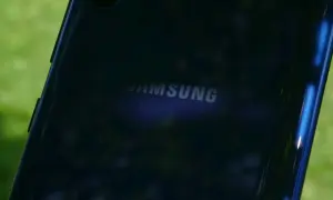 Tylna obudowa Samsung Galaxy A10, z widocznym logo Samsung. Poznaj galaxy a10 dane techniczne.