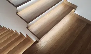 Ile kosztują schody drewniane na beton? Wycena i jak nie przepłacić.