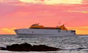 Ile płynie prom z Hiszpanii na Teneryfę? Czas rejsu i porady podróżne