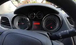 Jak wyłączyć czujnik ciśnienia w oponach Opel Mokka i uniknąć problemów
