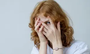 Objawy lęku przed ludźmi – jak rozpoznać i pokonać fobię społeczną