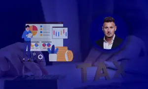 Biznesmen analizuje dane finansowe, stosując kalkulator do obliczeń. Słowo TAX i stos monet sugerują tematykę podatkową, w tym vat-r.