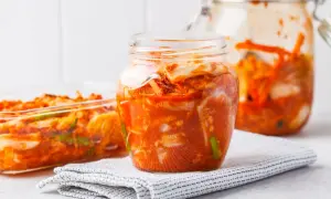 Z czego jest kimchi? Odkryj składniki i sekrety smaku!