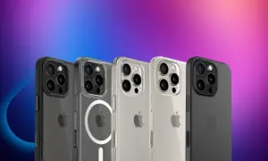 Cinq iPhones avec des coques différentes, dont une transparente avec MagSafe. La compatibilité coque iPhone est essentielle pour protéger votre appareil.