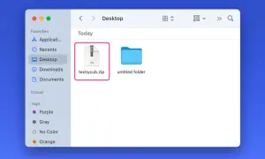 Jak rozpakować zip? Na pulpicie widoczny plik "techycub.zip" i folder. Kliknij dwukrotnie, by rozpakować.