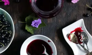 Jak zrobić idealną galaretkę z czarnej porzeczki – prosty przepis i porady