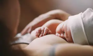 Co bezpiecznie stosować na zatrucie pokarmowe podczas karmienia piersią