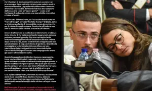 Giovane uomo con occhiali e una donna con occhiali, forse in tribunale, mentre si sognava di assistere a un omicidio.