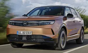 Nowy Opel Grandland w kolorze miedzianym, z nowoczesnym designem. Sprawdź jego atrakcyjną opel grandland cenę!