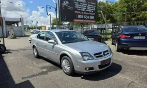 Srebrny Opel Vectra, tablica GSL, gotowy do rejestracji w autohandelu DR. PREMIUM.