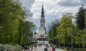 Gdzie jest Jasna Góra? Odkryj jej lokalizację i znaczenie w Częstochowie