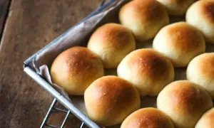 Zdrowe bułki w domu: przepisy, składniki, triki. Upiecz idealne!