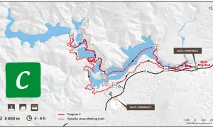 Mapa szlaku C w Jeziorach Plitwickich. Wejście 1 to punkt startu/końca. Trasa oznaczona na czerwono, szare ścieżki.
