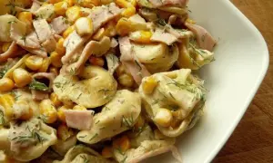 Jak zrobić sałatkę z tortellini, która zaskoczy Twoich gości