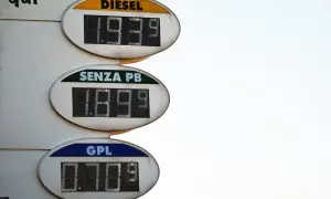 Prezzi carburanti: Diesel 1.939, Senza PB 1.899, GPL 0.709. Il costo del GPL è notevolmente inferiore.