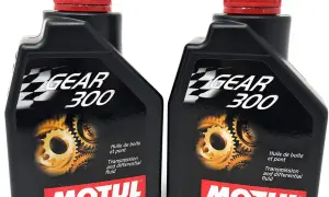 Motul Gear 300 75W90 LS - Najlepszy olej do skrzyń biegów wyścigowych